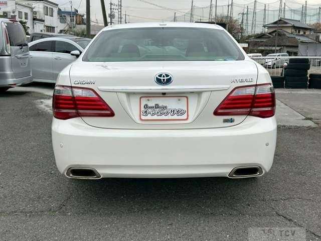 2012 Toyota Crown Hybrid