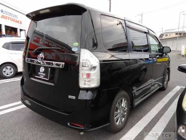 2013 Toyota Voxy