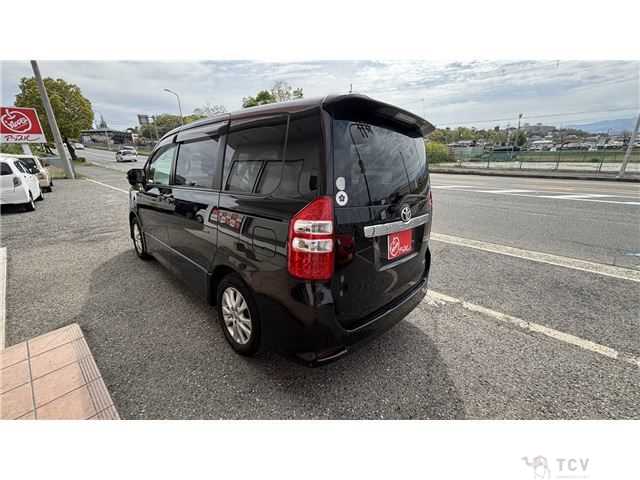 2010 Toyota Noah