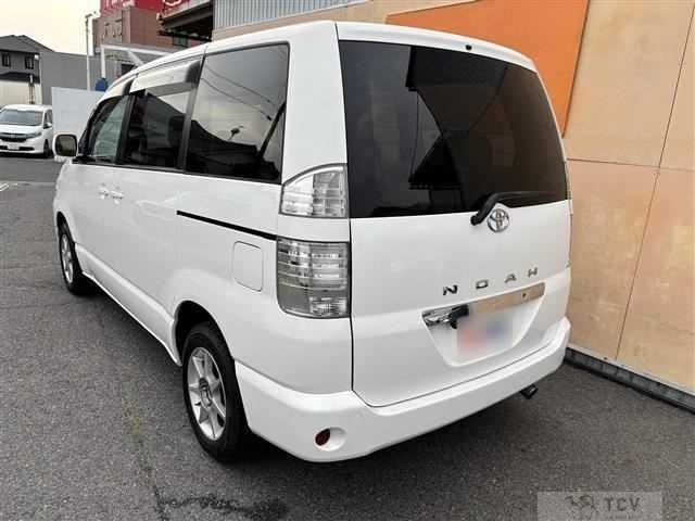 2003 Toyota Noah