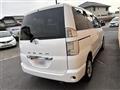 2003 Toyota Noah