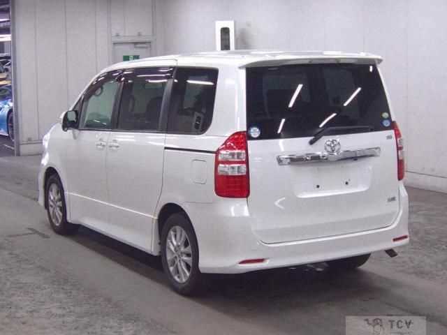 2010 Toyota Noah