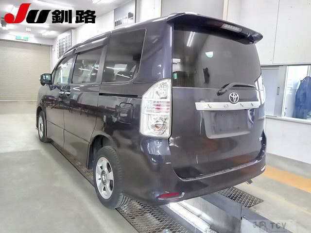 2009 Toyota Voxy