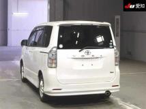 2013 Toyota Voxy