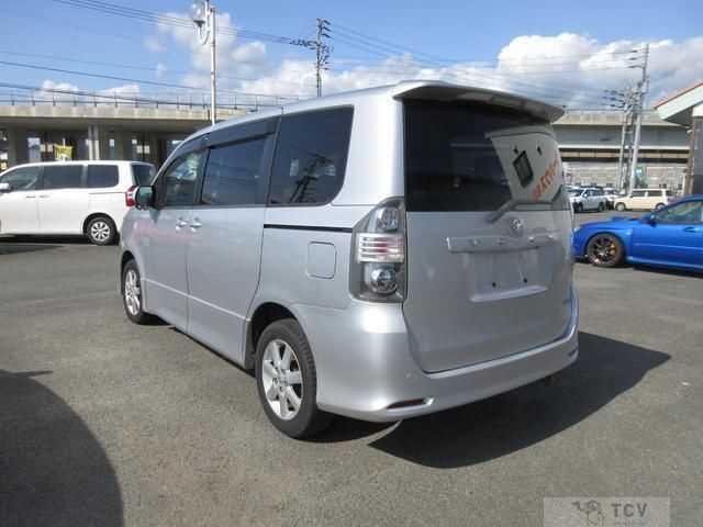 2007 Toyota Voxy