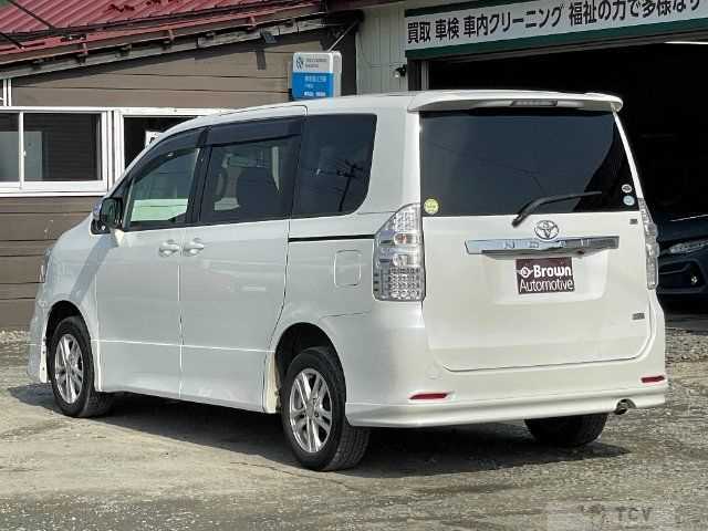 2010 Toyota Noah
