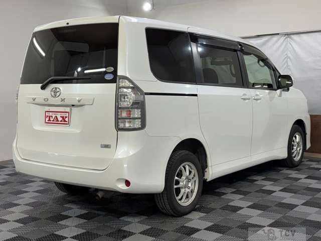 2011 Toyota Voxy