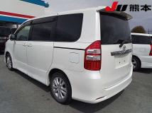 2010 Toyota Noah