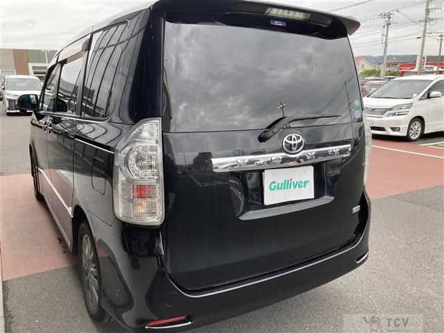2013 Toyota Voxy
