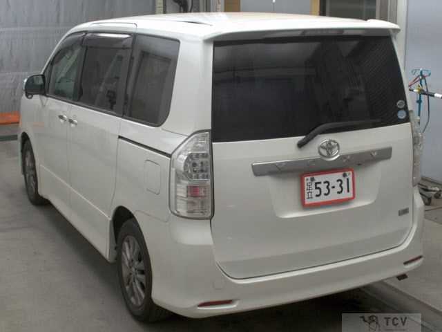 2011 Toyota Voxy