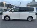 2010 Toyota Voxy