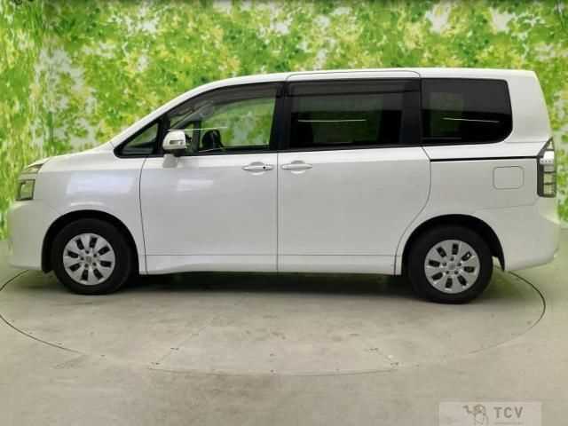 2011 Toyota Voxy