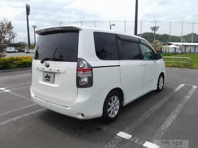 2009 Toyota Voxy