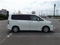 2009 Toyota Voxy