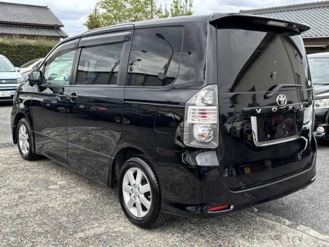 2007 Toyota Voxy