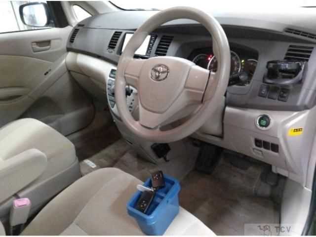 2013 Toyota Isis