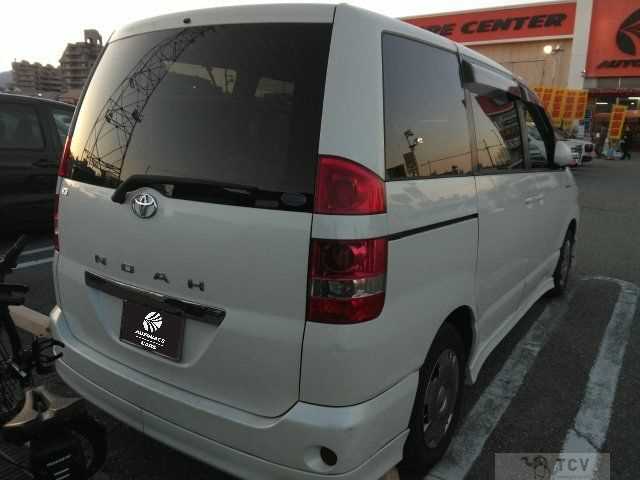2003 Toyota Noah