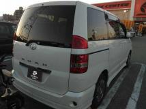 2003 Toyota Noah