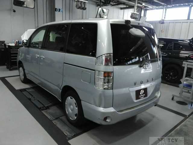 2003 Toyota Voxy