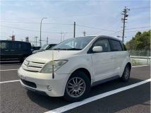 2005 Toyota IST