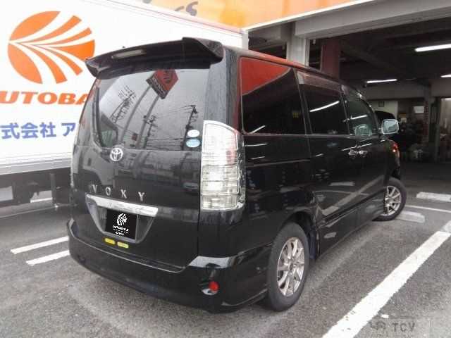 2005 Toyota Voxy