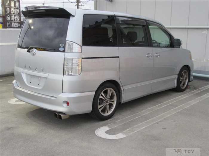 2005 Toyota Voxy