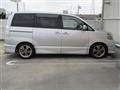 2005 Toyota Voxy