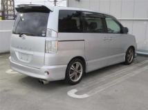 2005 Toyota Voxy
