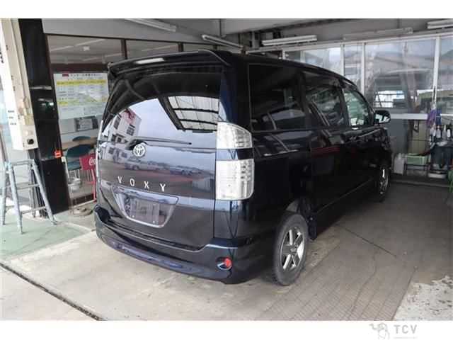 2005 Toyota Voxy