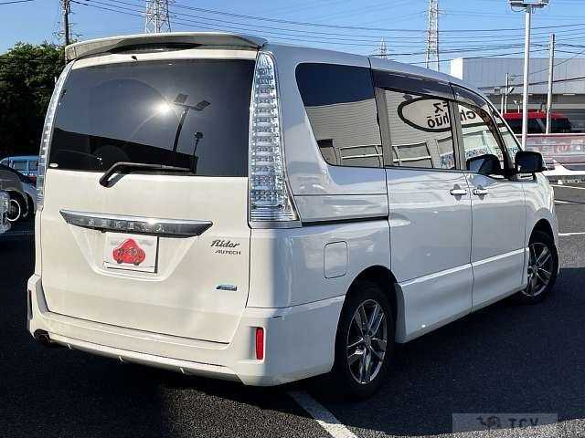 2011 Nissan Serena