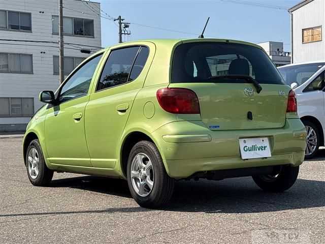2004 Toyota Vitz
