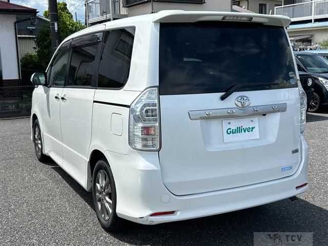 2011 Toyota Voxy