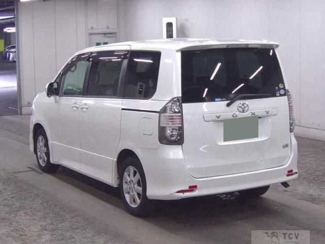 2007 Toyota Voxy
