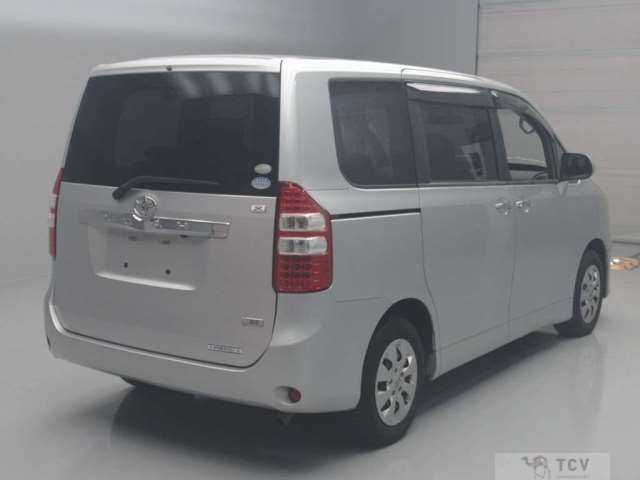 2011 Toyota Noah