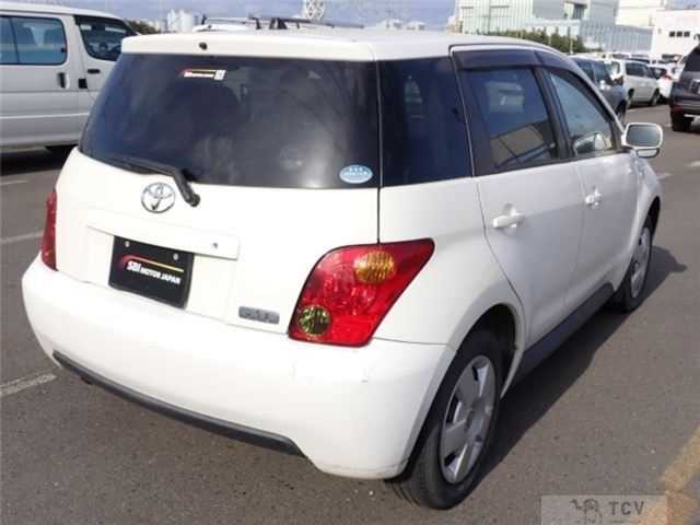 2004 Toyota IST