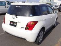 2004 Toyota IST