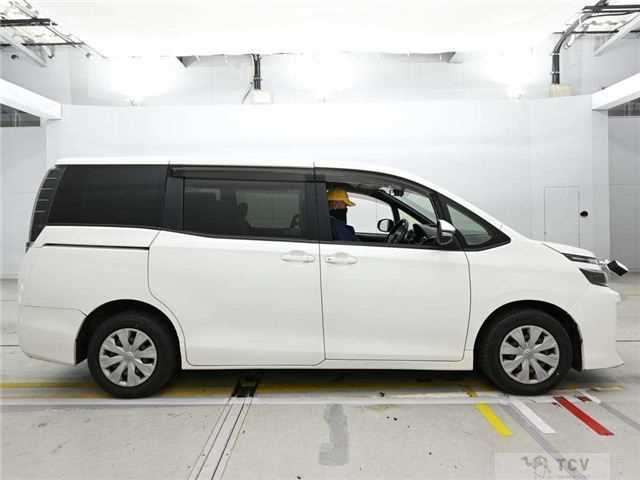 2016 Toyota Voxy