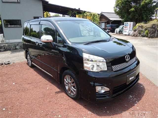 2013 Toyota Voxy