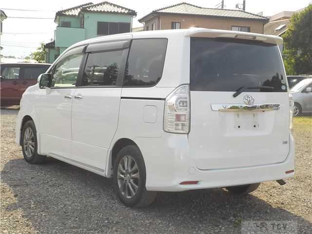 2013 Toyota Voxy