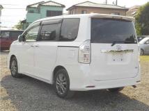 2013 Toyota Voxy