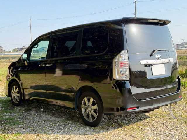 2010 Toyota Voxy