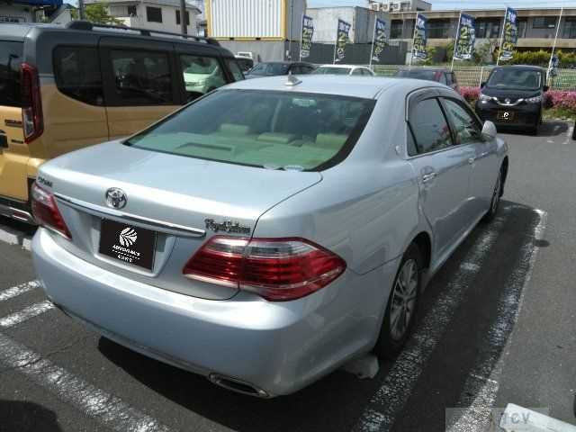 2011 Toyota Crown