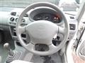 2000 Nissan March