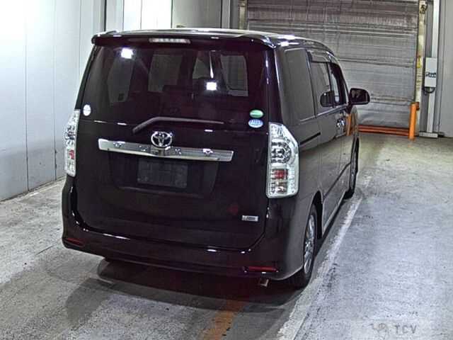2013 Toyota Voxy
