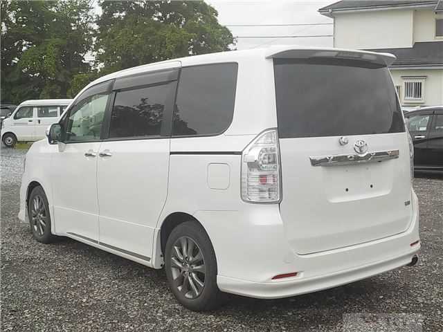 2011 Toyota Voxy