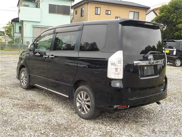 2013 Toyota Voxy