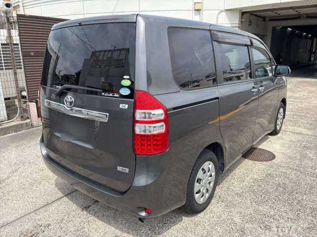 2013 Toyota Noah