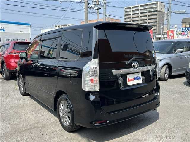 2011 Toyota Voxy