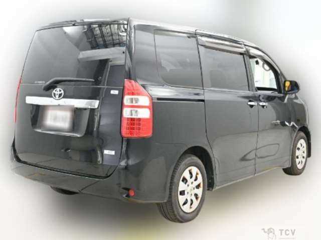 2013 Toyota Noah