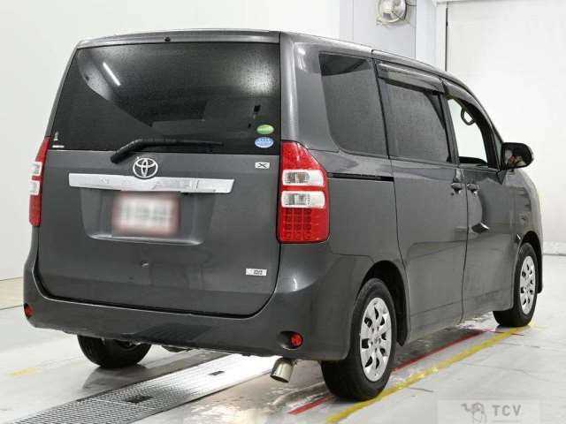 2012 Toyota Noah